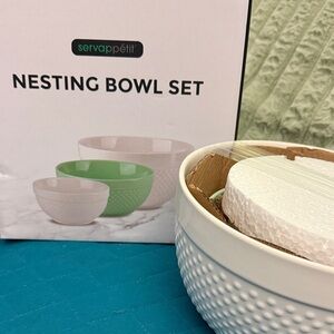Servapétit White and Green Nesting Bowl Set, New never unwrapped